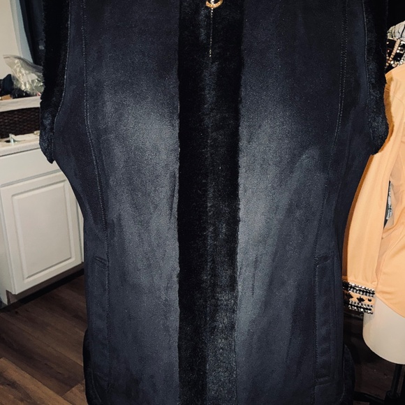 Chaps vest by Ralph Lauren , black ultrasuede with black lined shearling adult L - Picture 3 of 4